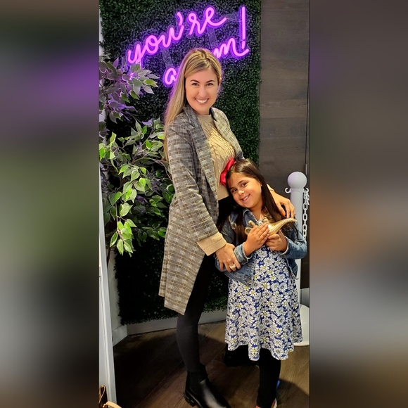 Meet your Posher Rhea ๐ธ - Picture 2 of 5